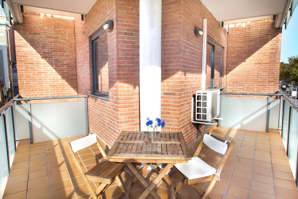New & Sunny Apartment Барселона Экстерьер фото