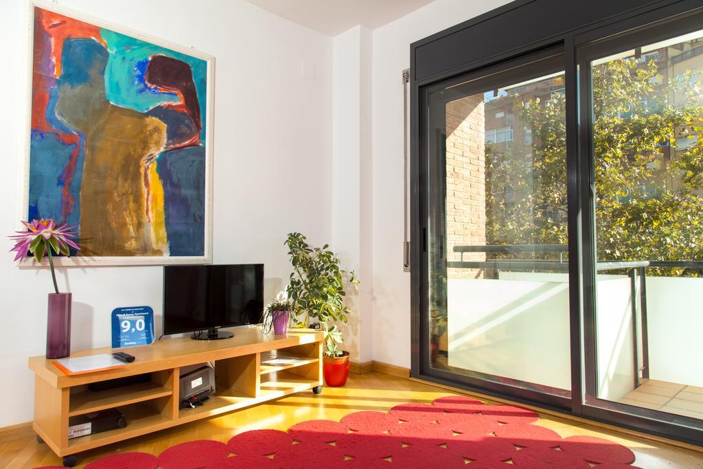 New & Sunny Apartment Барселона Экстерьер фото