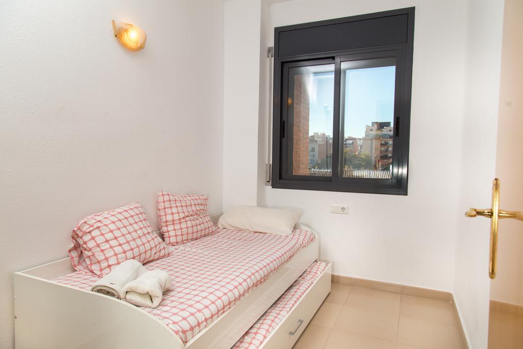 New & Sunny Apartment Барселона Экстерьер фото